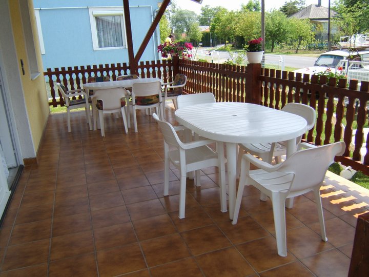 Balatoni nyaralóházak